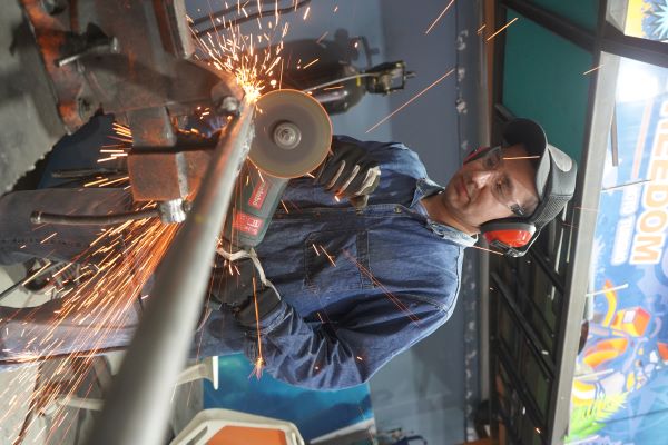 gabriel cutting metal for a crashbar