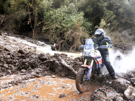 Tenere going through muddy stretch on Ecuador Freedom Dirt Deluxe Tour 450