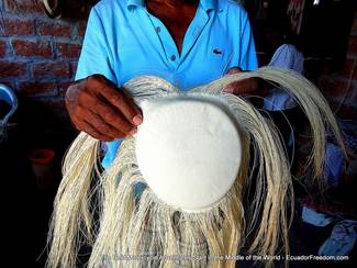panama hat maker in Pile Ecuador