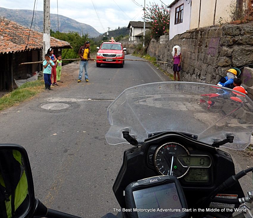 roadblock of viudas new years eve ecuador 850px